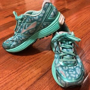 Brooks Ghost 8 running shoes (mint leopard print)